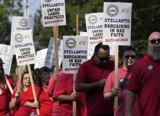 EEUU: Stellantis ofrece nuevo contrato y trabajadores se preparan para ampliar huelga