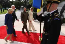 Zelenski habla con Biden del primer paquete de ayuda