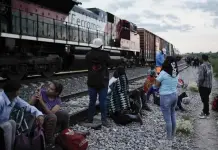 INM promete poner retenes para disuadir a migrantes de subirse a trenes de carga rumbo a EEUU