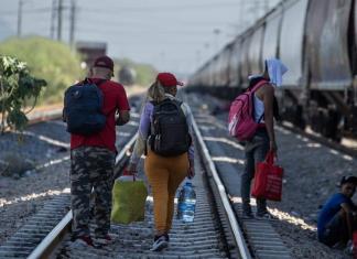 Paro de trenes deja a cientos de migrantes varados