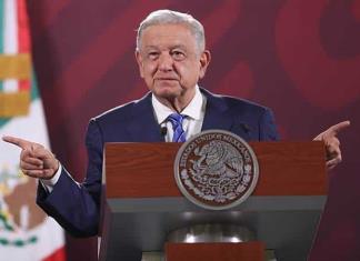 López Obrador insiste en su “superfarmacia”