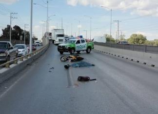Motociclista pierde la vida al ser arrollado en puente de Periférico