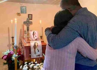 Con velas y oraciones, familiares despiden a Montserrat