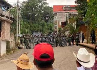 Ejército desaloja a campesinos en tramos carreteros de Chiapas