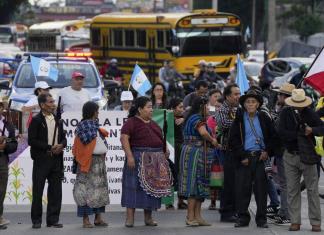 Guatemala: miles bloquean carreteras en rechazo a acciones de la fiscalía contra proceso electoral