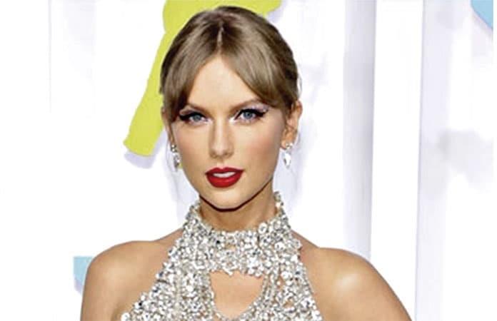 Taylor Swift va a partido de Travis Kelce de los Chiefs de Kansas