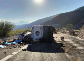 Volcadura deja 18 migrantes muertos en Oaxaca
