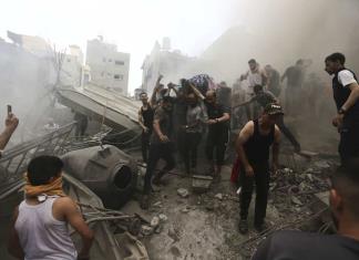 Israel bombardea y pone a Gaza bajo asedio tras incursión de Hamas, que amenaza con ejecutar rehenes