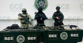 Aseguran armas de fuego y radios en fiesta de Culiacán