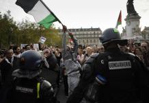 Francia prohíbe las protestas a favor de palestinos y promete proteger a judíos