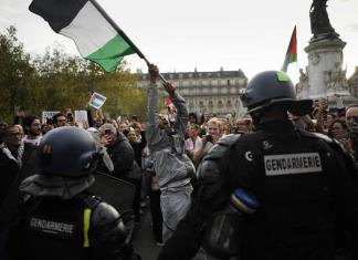 Francia prohíbe las protestas a favor de palestinos y promete proteger a judíos