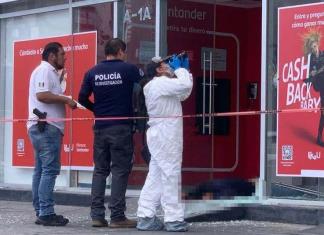 Ultiman a un asaltante en sucursal de Santander en avenida Chapultepec