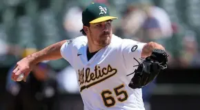 Trevor May arremete contra dueño de A´s durante su retiro