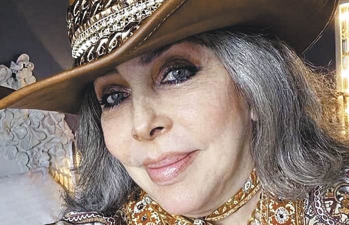 VERÓNICA CASTRO CELEBRA 71 AÑOS DE VIDA