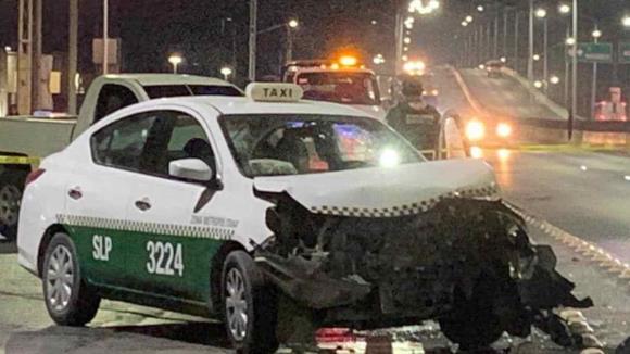 En choque muere conductor de taxi En choque muere conductor de taxi