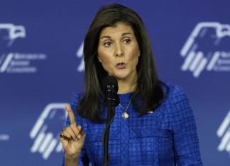 En mitin republicano judío, Haley acusa a Trump de promover caos, venganzas y drama