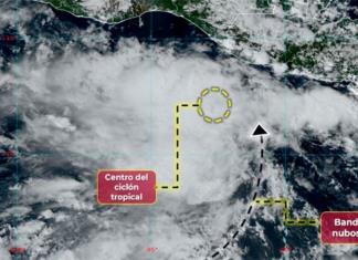 Cierran puerto en Oaxaca, ante avance de Depresión Tropical 19-E