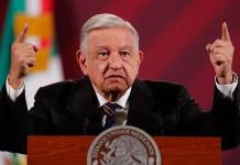 AMLO recibe duras críticas de los expresidentes