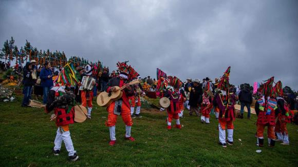 Fotos | Indígenas reviven tradiciones ancestrales en el Día de Muertos