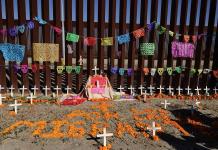 Altar en la frontera: Rezo por migrantes fallecidos