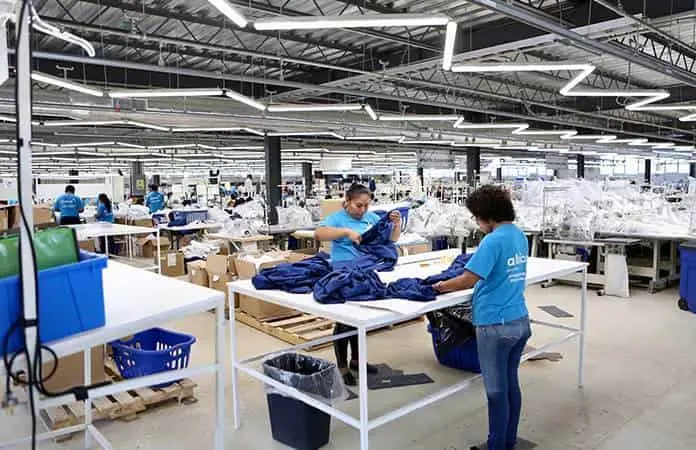 50% de empresas ya cumplen con Ley Silla: STPS
