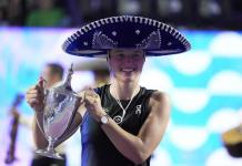 Swiatek conquista su primer título de las Finales de la WTA