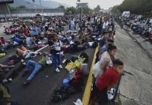 Migrantes levantan bloqueo en frontera sur de México