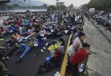 Migrantes levantan bloqueo en frontera sur de México