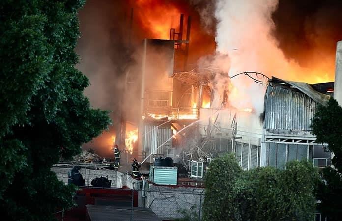 Voraz Incendio En Una Bodega De La Ciudad De M Xico