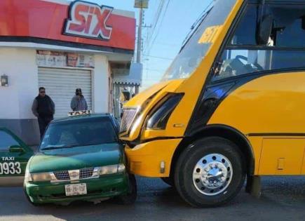 Chocan chofer de urbano y taxista en Soledad; hay sólo daños