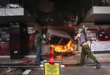 Prenden fuego a instalaciones de Censida por desabasto de medicinas