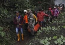 Rescatistas encuentran más cadáveres tras erupción volcánica en Indonesia