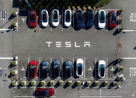 Tesla llama a revisión a casi 200 mil vehículos por defecto en cámaras