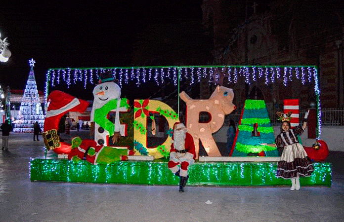 El lunes encenderán el pino navideño