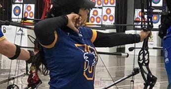 Arqueros universitarios destacan en torneo