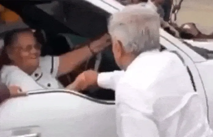 El día que AMLO recibió una carta especial de la mamá de El Chapo El día que AMLO recibió una carta especial de la mamá de El Chapo