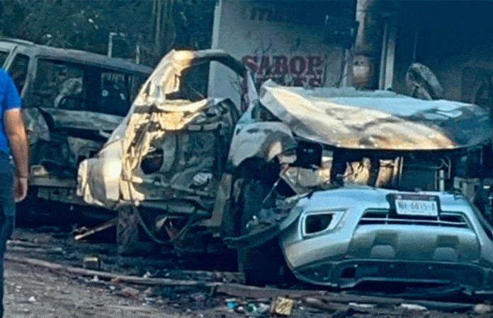 Camioneta cargada con pirotecnia explota en Michoacán, dejando víctimas mortales