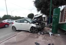 Aparatoso choque en carretera a Matehuala deja cuantiosos daños