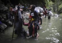 La travesía de migrantes por la selva entre Colombia y Panamá