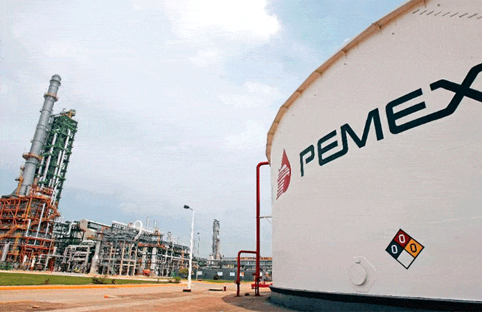 Denuncian a refinería de Pemex por emisiones contaminantes en NL