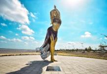 Develan en Barranquilla estatua de Shakira