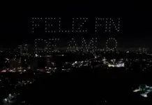 Video | Feliz fin de AMLO, lanza mensaje X&oacute;chitl G&aacute;lvez con cientos de drones