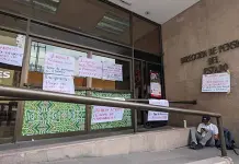 Protestan jubilados: les retrasan pensiones