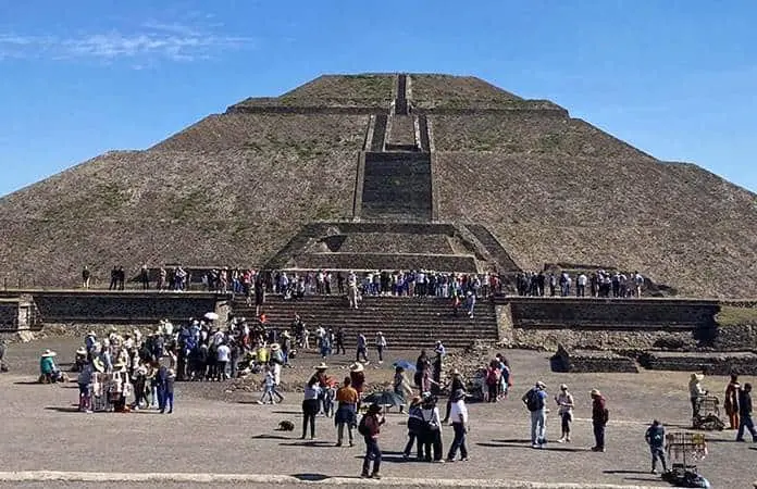INAH sofoca incendio en Zona Arqueológica de Teotihuacan