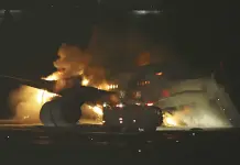 Confirman cinco muertos tras choque de aviones en aeropuerto de Tokio
