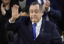 EEUU acusa de corrupción al expresidente de Guatemala y le prohíbe la entrada