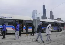 Demanda de empresa texana contra Chicago por traslado de migrantes