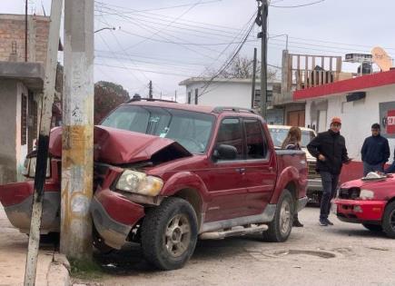 Aparatoso choque en Soledad deja daños en dos vehículos