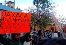 Detienen a activistas durante marcha en Oaxaca