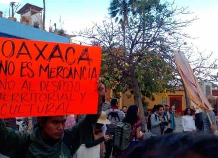 Detienen a activistas durante marcha en Oaxaca